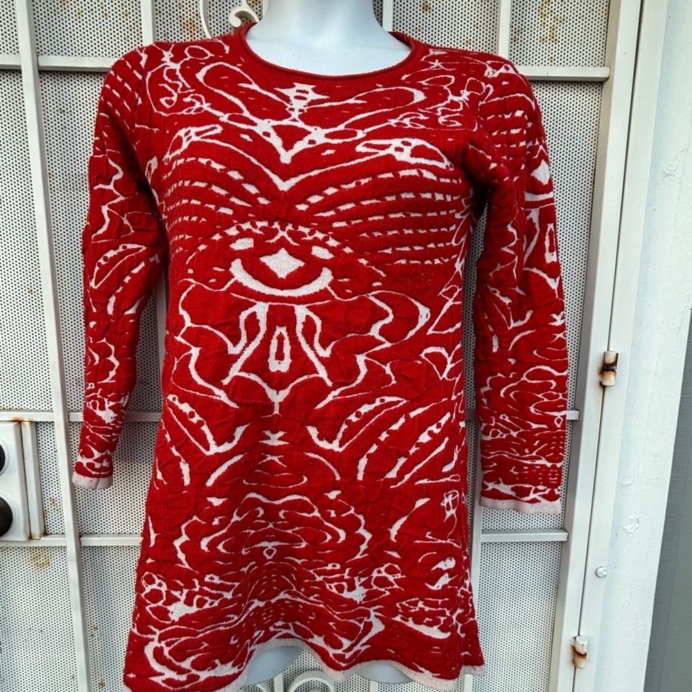 Visage women's M/L orange & white L/S tunic top a unique tribal pattern sweater